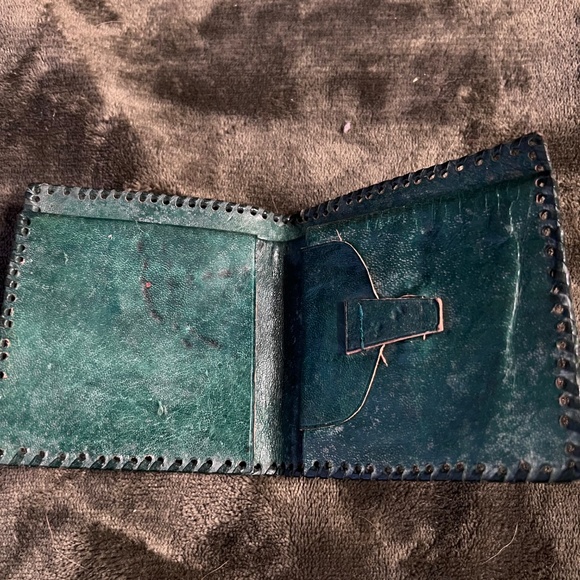 Ornate leather billfold wallets - Picture 5 of 6